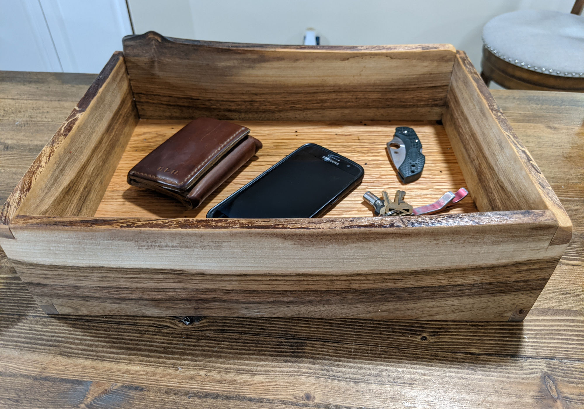 Live-edge catch-all tray